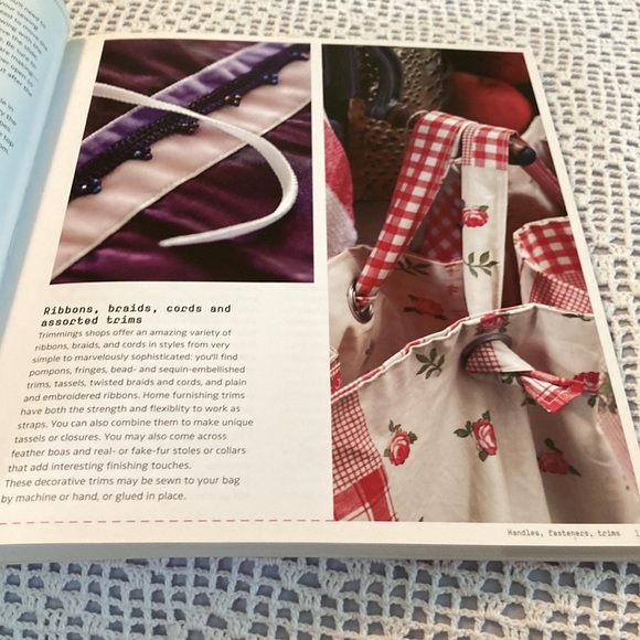 Chic Bags: 22 Handbags, Purses, Totes, and Accessories to Make - Picture 2 of 16